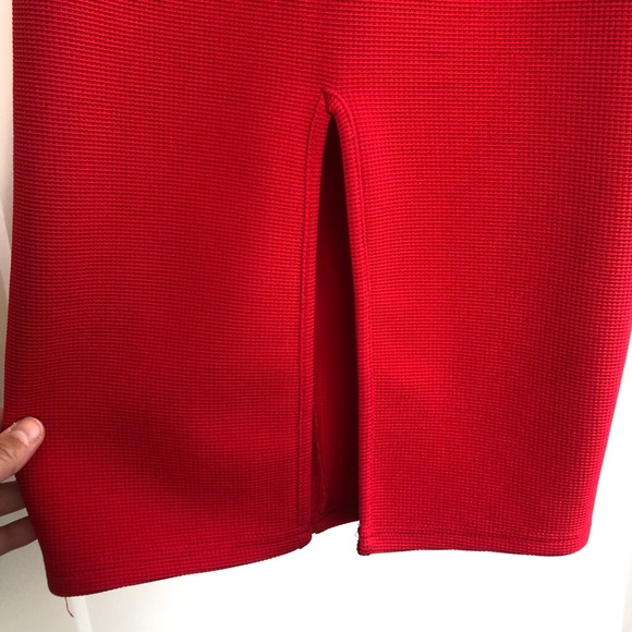 Beautiful red Midi backless dress - Picture 3 of 5